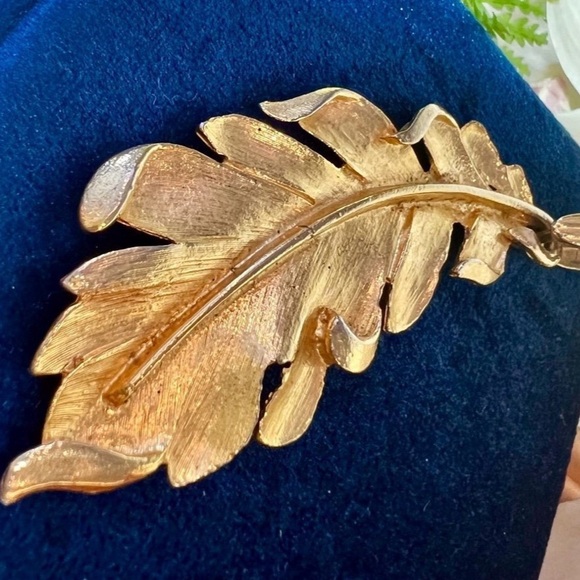 Vintage Large Feather Pendant with Unique Texture 3-D Pendant for Necklace - Picture 2 of 12